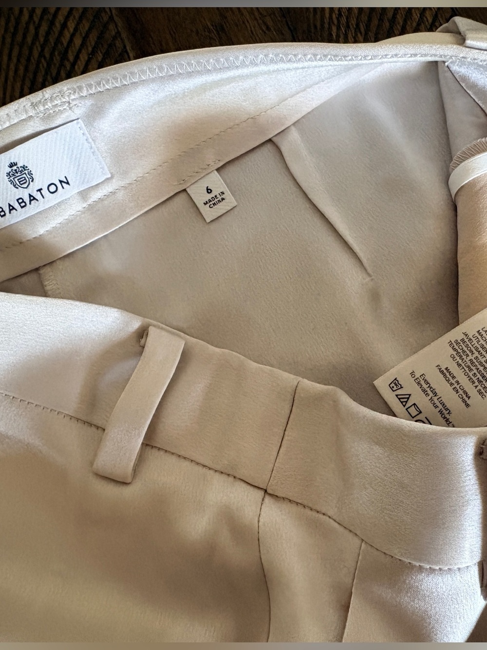 Aritzia Babaton Women’s 6 Matte Pearl Refined Satin Cargo Pants Cuff Buckle - Picture 11 of 11
